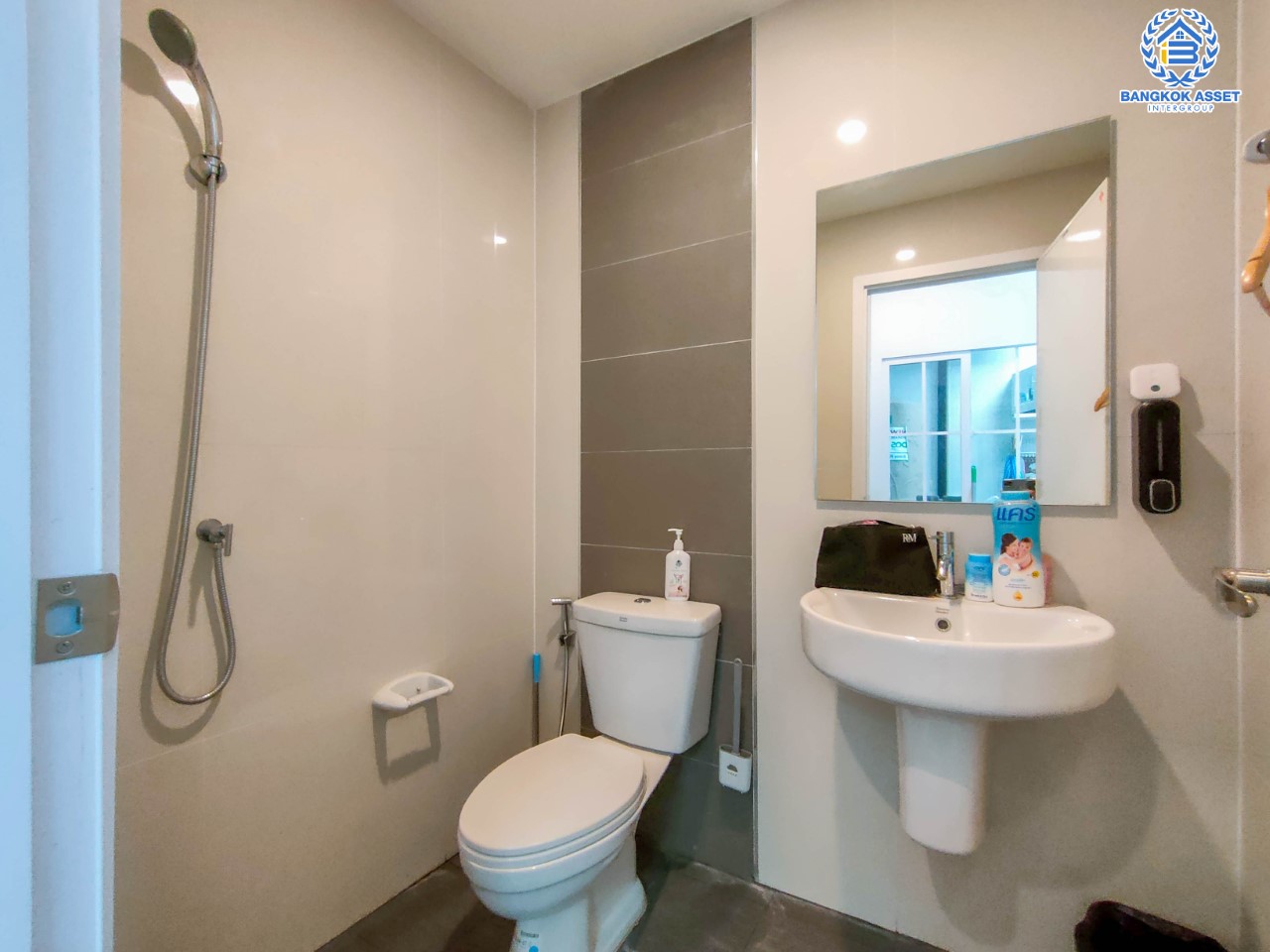 *****ทาวน์เฮ้าส์มือสองย่านนนทบุรี ม.กัสโต้ ราชพฤกษ์-พระราม5 บนเนื้อที่ 17.9 ตร.ว. ฟังก์ชัน 3 ห้องนอน 2 ห้องน้ำ 2 ที่จอดรถ บนทำเลยอดเยี่ยม เพียงไม่ถึง 15 นาทีก็ถึงรถไฟฟ้าสายสีม่วง "สถานีแยกติวานนท์" ใกล้เซ็นทรัล รัตนาธิเบศร์ และทางด่วน "ศรีรัชใหม่"